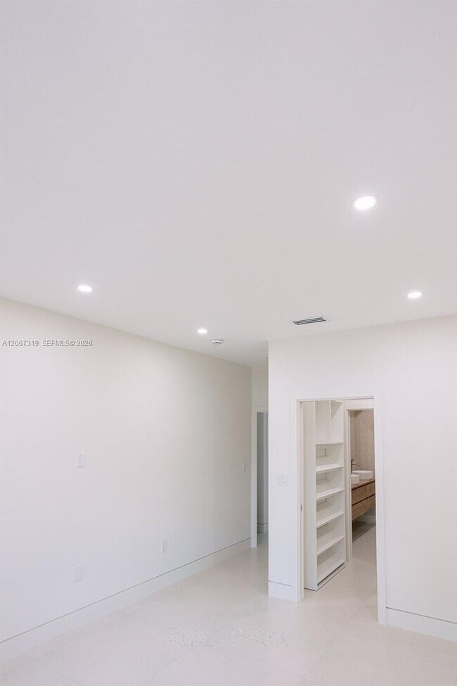 Building Photo - 8167 NW 108th Ct