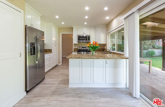 Building Photo - 6032 Sandbrook Dr