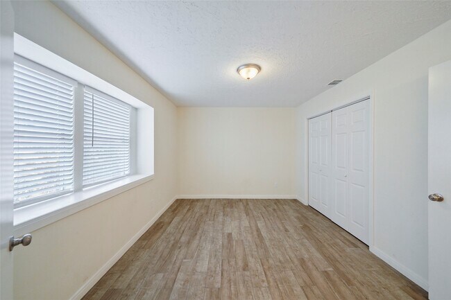 Building Photo - 22810 Dairy Gate Dr