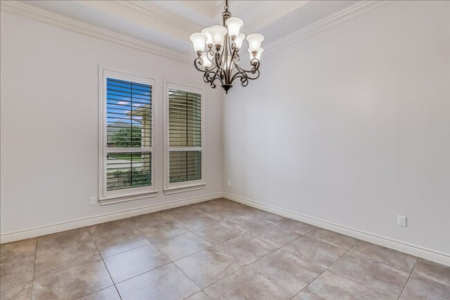 Building Photo - 6241 Lago Vista Dr