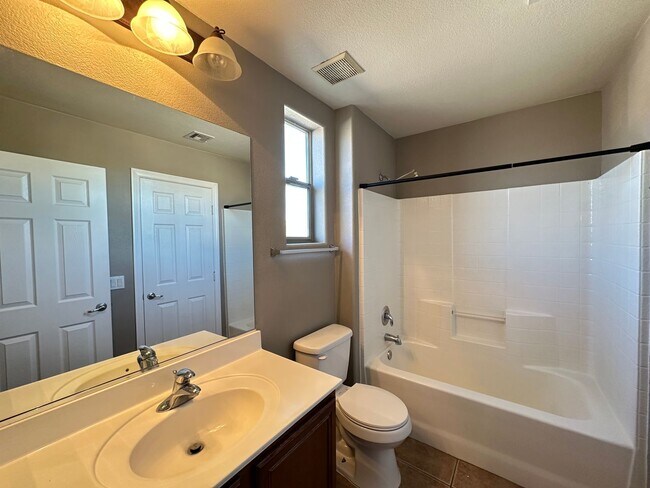 Building Photo - Mountains Edge-Pod 129