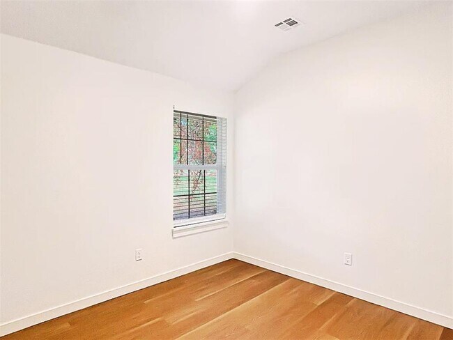 Building Photo - 2114 Charles Whitlow Ave