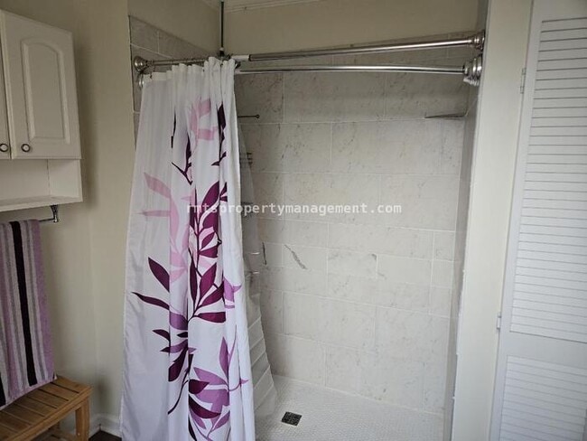 Building Photo - Studio Apartment