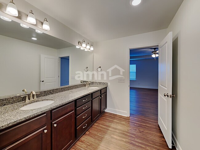 Building Photo - 460 Bluewater Dr