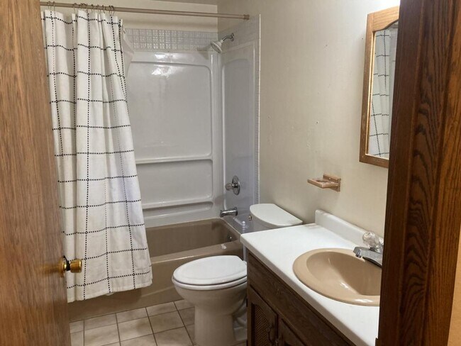 Building Photo - 5617 1/2 Ogden Avenue