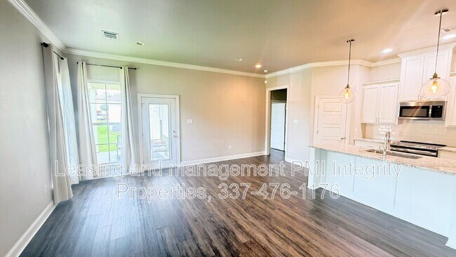 Building Photo - 8103 Stonelake Cir Ave E