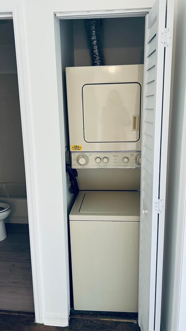 Building Photo - 2454 SE Garden Terrace