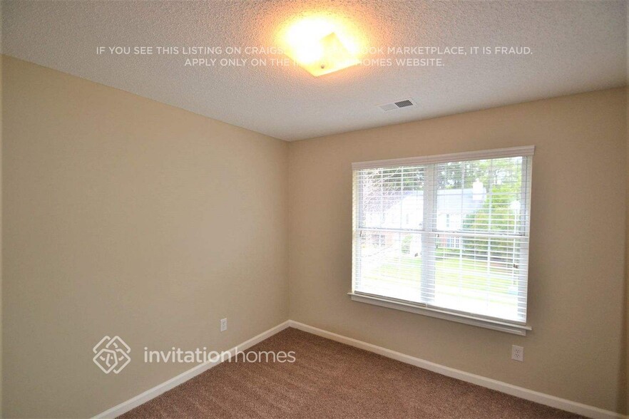 Building Photo - 3977 Lindley Dr