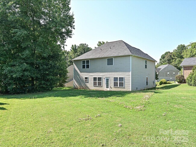 Building Photo - 104 Mulligan Dr
