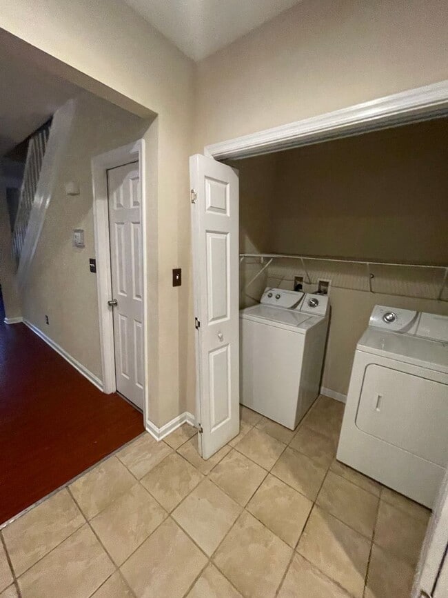 Building Photo - Chesterfield Heights