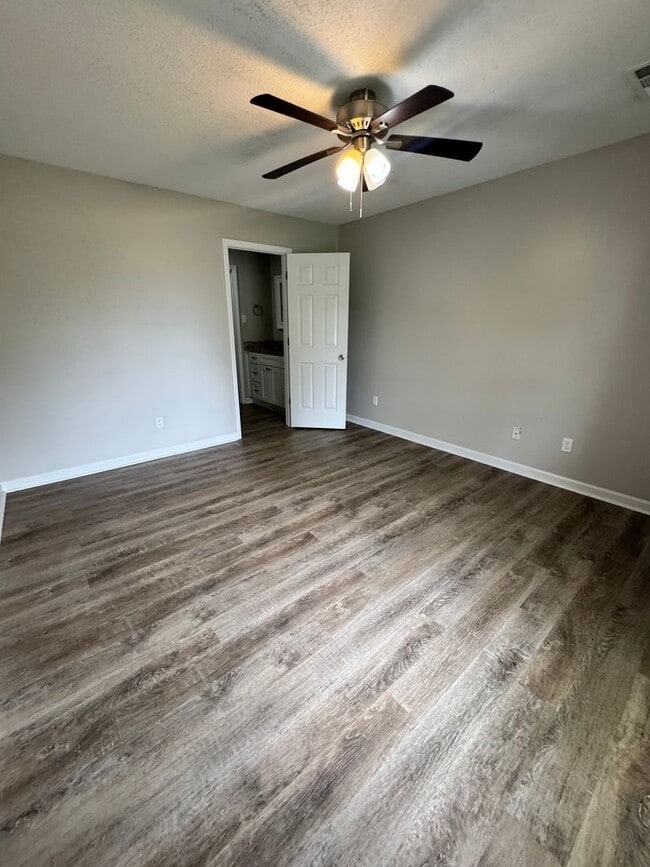 Building Photo - 386 Wylie Dr