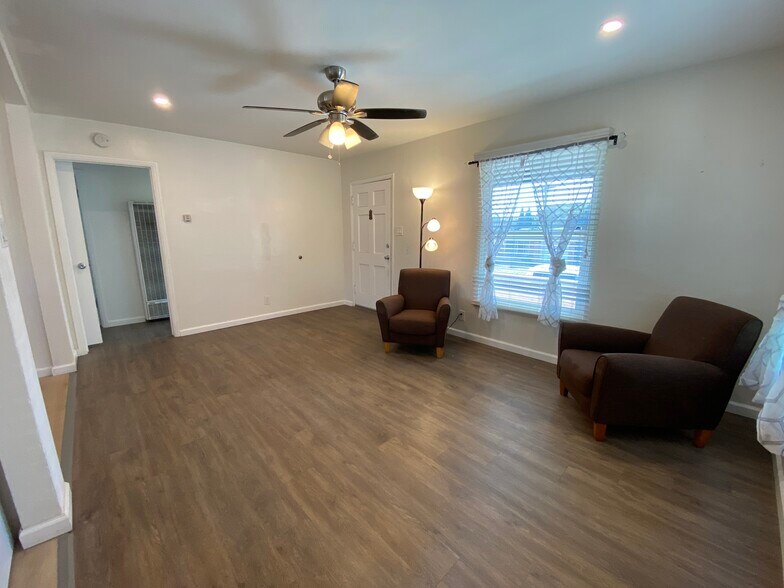 Shared Living Room - 4247 Cartagena Dr