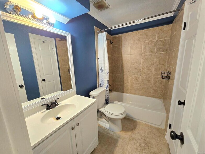 Building Photo - 1211 Dalraida Rd