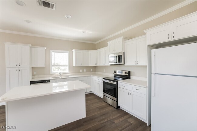 Building Photo - 12319 Tangier St