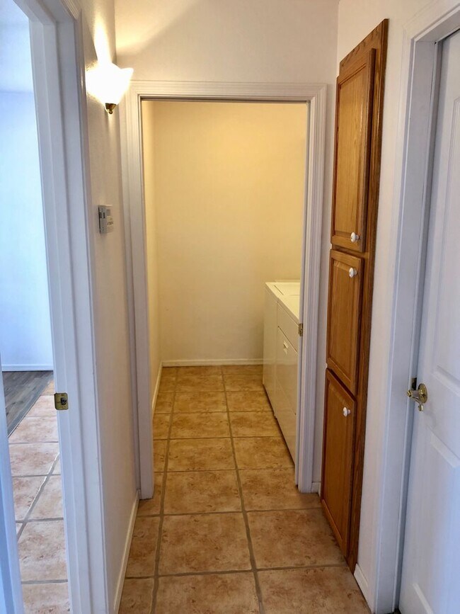 Building Photo - Great Home 3 Bedroom Home in Beautiful Nei...