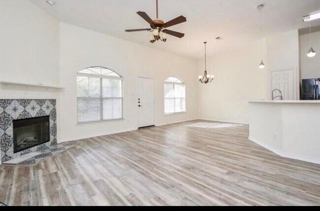 Building Photo - 12755 Mill Ridge Dr