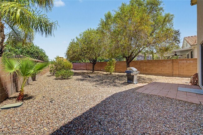 Building Photo - 2392 Predera Ave