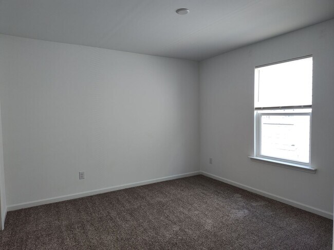 Building Photo - Move-in Ready home Located in The Parkside...