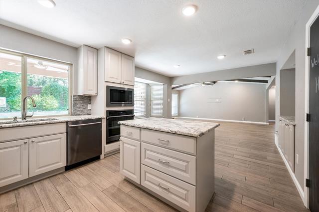 Building Photo - 3008 Bluebonnet Ln