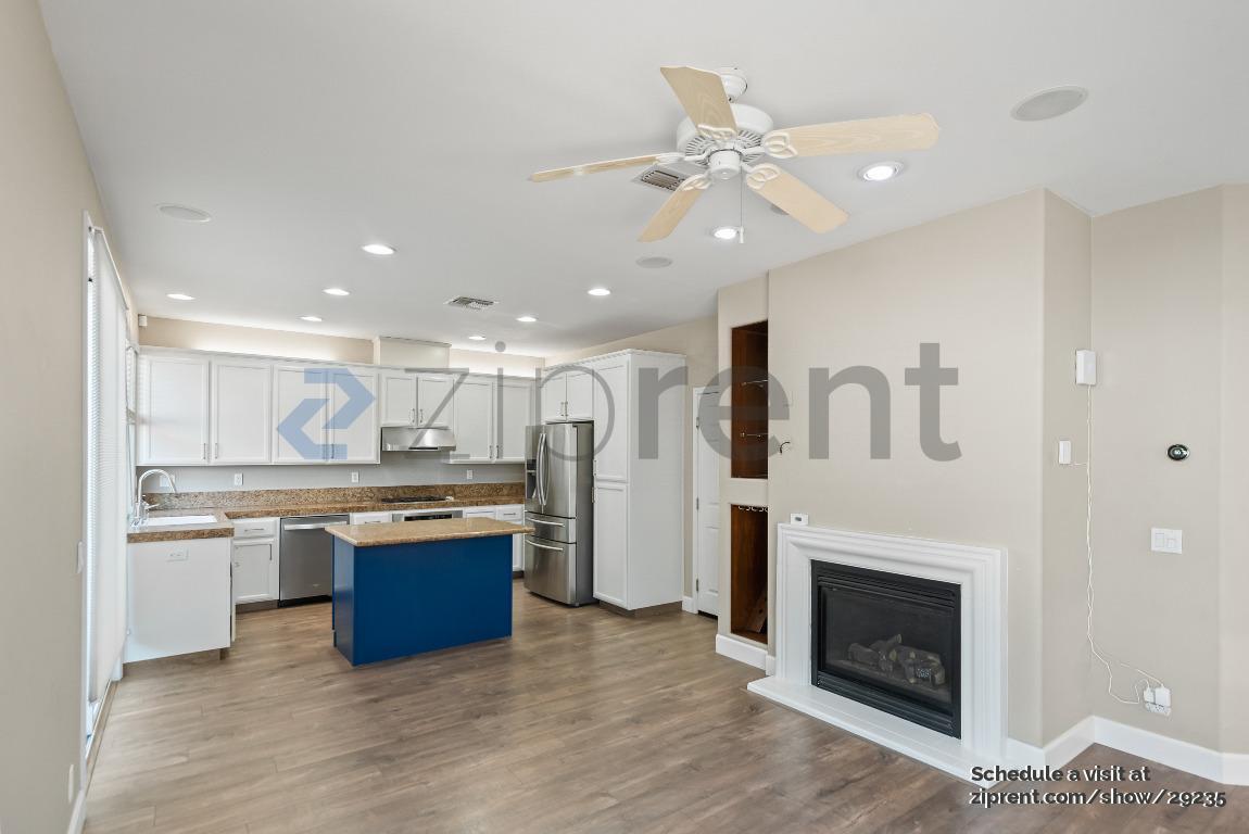 Building Photo - Unit