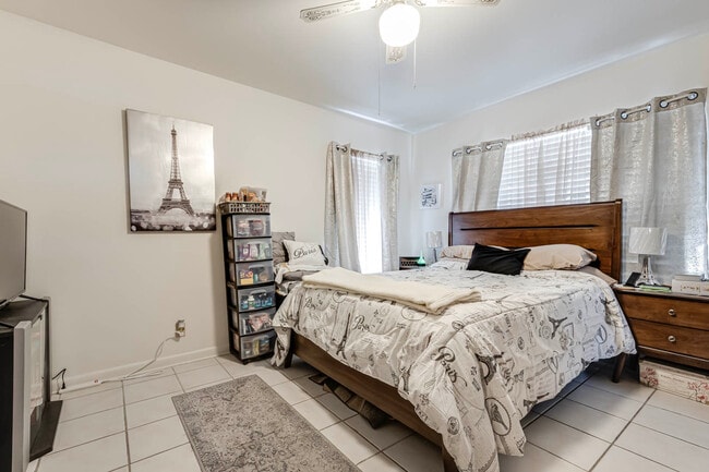 Building Photo - 359 Langton Dr