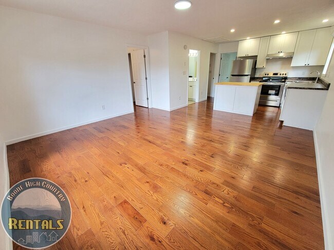 Building Photo - 427 Sugarloaf Rd