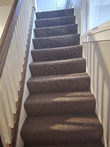 Building Photo - 2543 Mahoning Rd NE