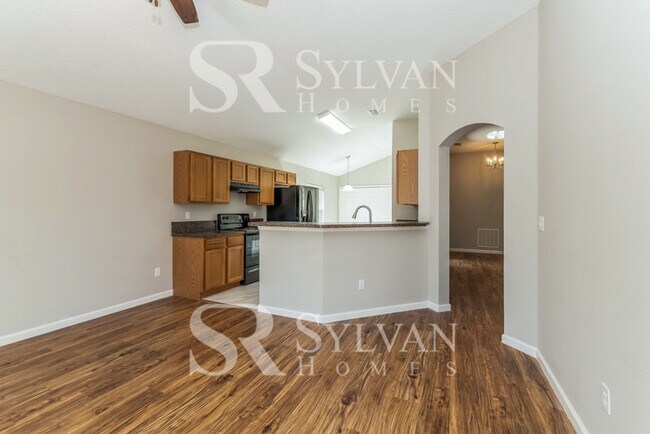 Building Photo - Don't miss out on this lovely 3BR 2BA home