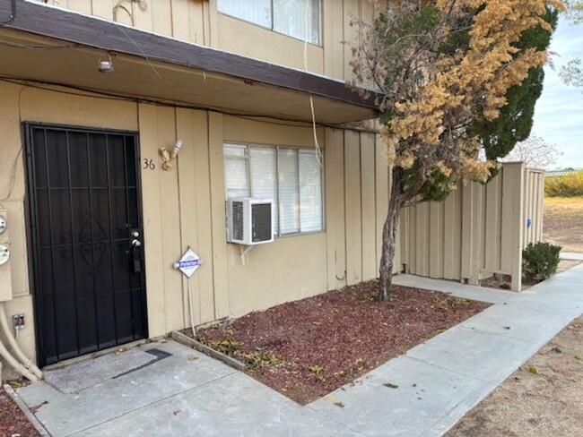 Primary Photo - Clean 1 Bedroom / 1 Bathroom Condo in Cali...