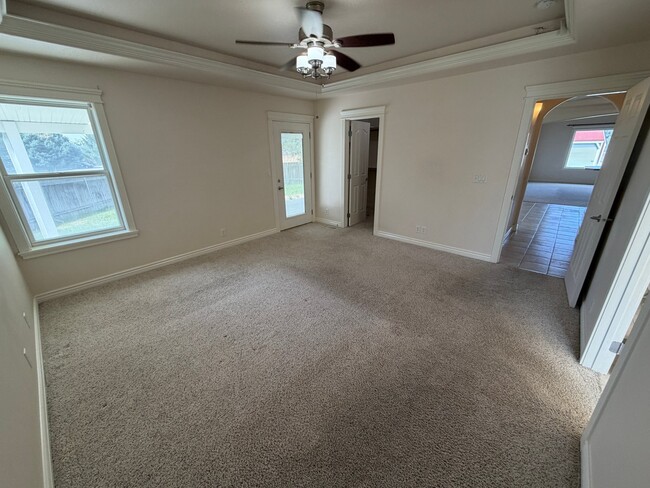 Building Photo - 435 NE Greystone Loop