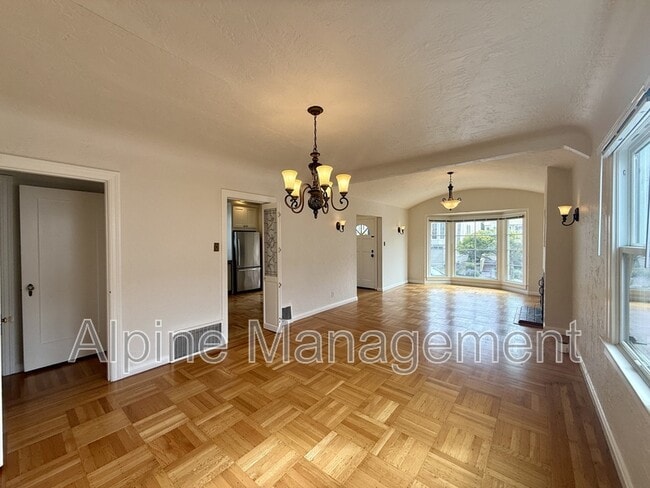 Building Photo - 658 Rockdale Dr