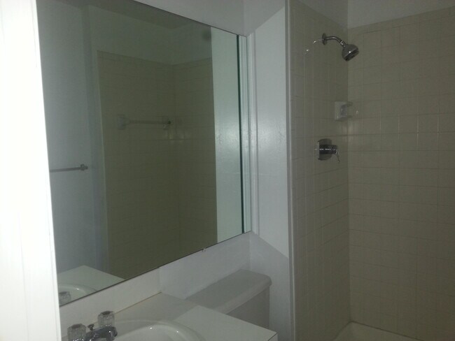 Building Photo - 3203 Poolside Dr