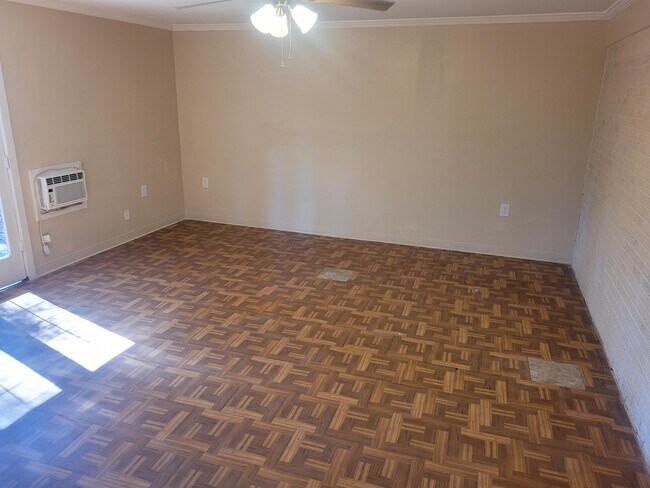 Building Photo - 4808 Fordham Dr