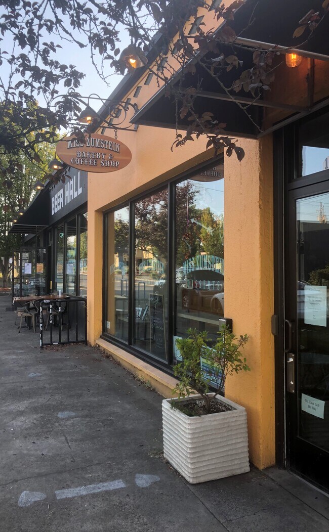 Building Photo - 3832 NE Roselawn St