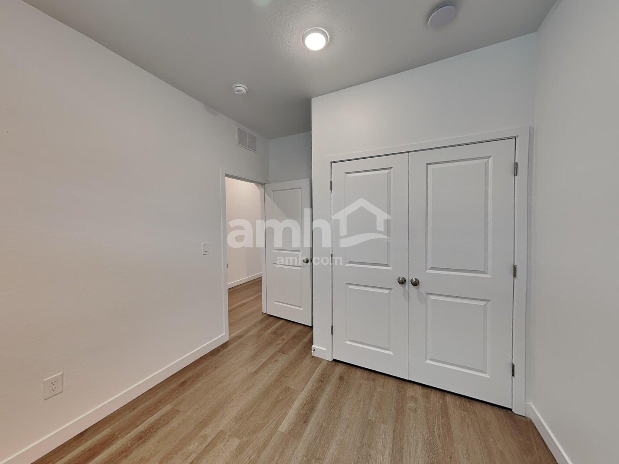 Building Photo - 9724 W Parkway Dr