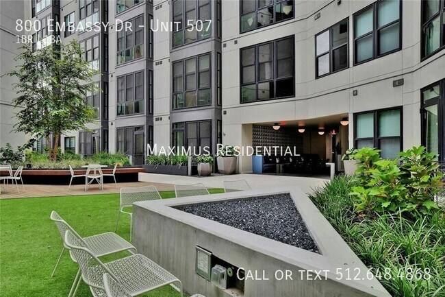 Building Photo - 800 Embassy Dr
