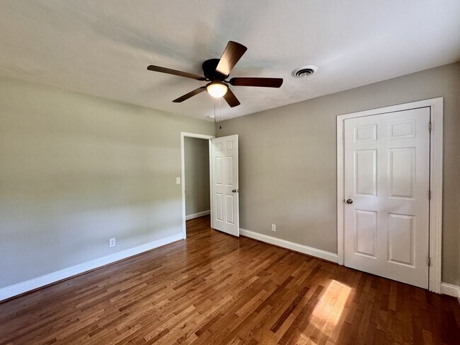 Building Photo - Recently Updated 4-Bedroom Ranch Home w/a 2 Bedroom Guest Cottage! Ready 04-23-26! Pet Friendly Home