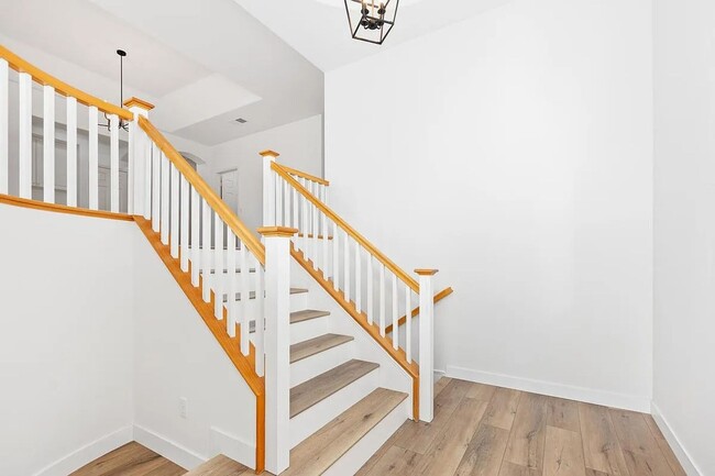 Building Photo - Don't miss out! Gated/Secured 3 br 2 ba home