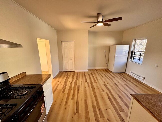 Building Photo - 1332 Goettmann St