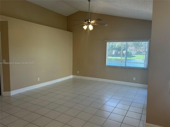 Building Photo - 2939 Myrtle Oak Cir