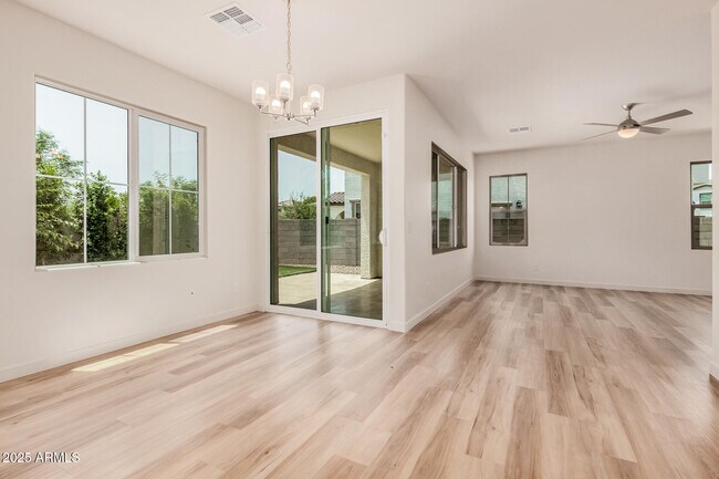 Building Photo - 6528 N 15th Dr