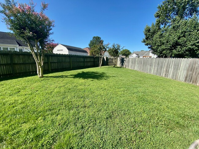 Building Photo - Ready 07-07-25!! Fantastic 4-Bedroom Home ...