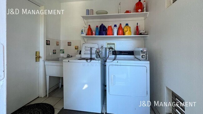 Building Photo - 4077 Utah St