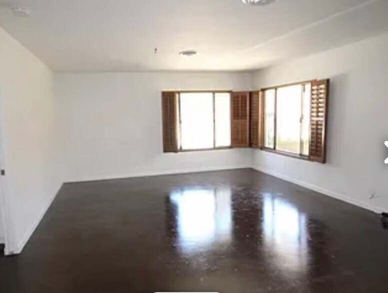 Building Photo - 1480 Palm Tree Dr