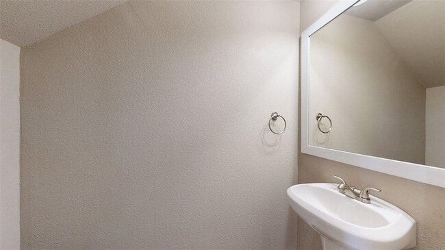 Building Photo - 3519 Summerway Dr