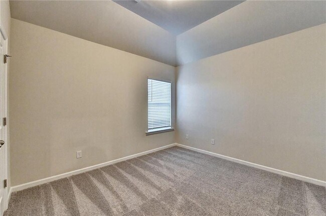 Building Photo - 354 Paxton LN