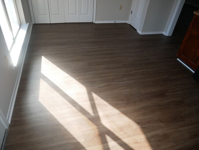 Building Photo - 6530 Jamestown Dr