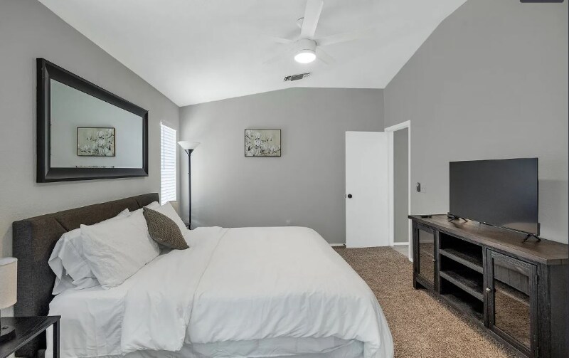 Building Photo - 4285 W Plantation St