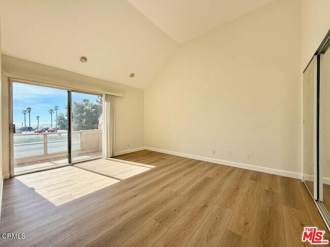 Building Photo - 574 Island View Cir