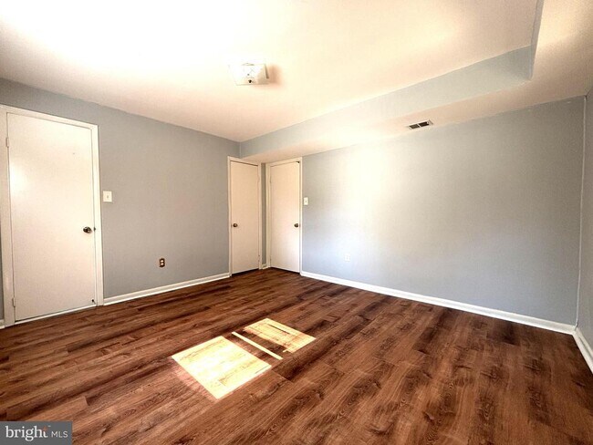 Building Photo - 7107 Tyndale St